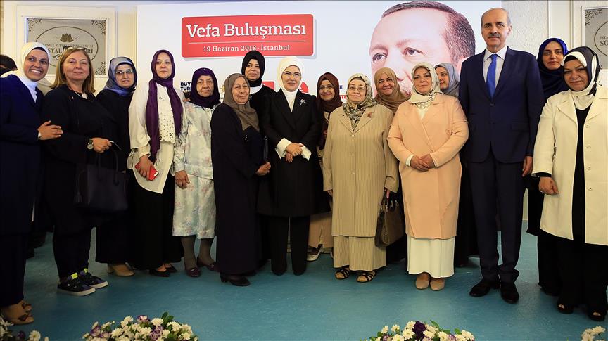 Emine Erdoğan AK Partili kadınlarla bir araya geldi 66